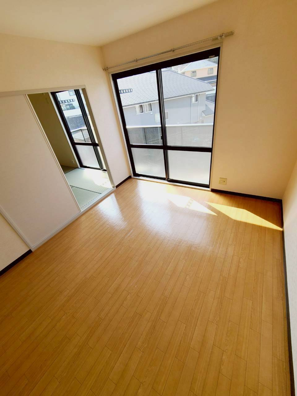 ファミール仁川Ⅳの洋室