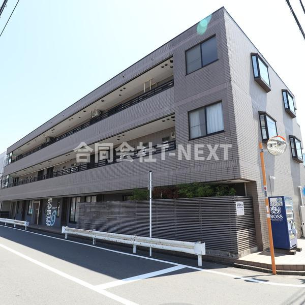 山浩ビルのエントランス