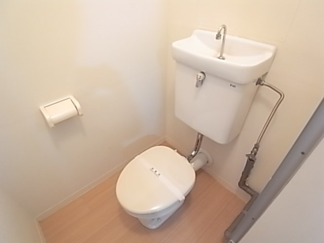 ビレッジハウス南清水タワー1号棟のトイレ|清潔感のあるトイレです