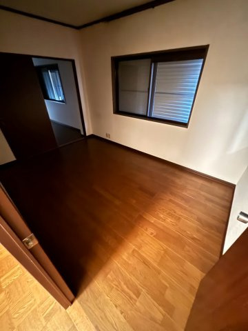 江上町連棟住宅の洋室