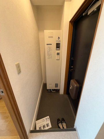 フルール西岡本の玄関