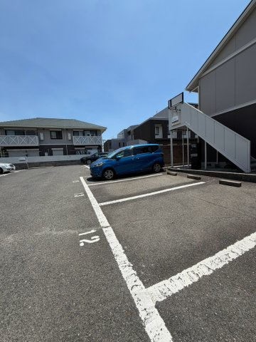 シャルマンハイツ魚崎Ⅲの駐車場