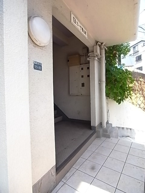 カーサ西山町のエントランス