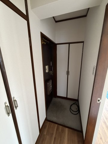 ビラ名谷Ａ棟の玄関