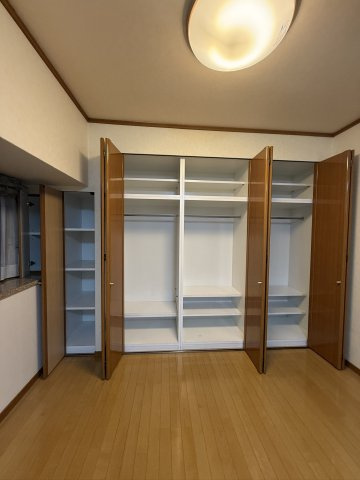 アースコート渡辺通りの収納