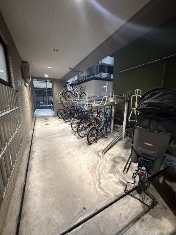 アースコート渡辺通りの駐輪場