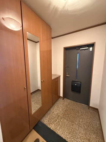 アースコート渡辺通りの玄関