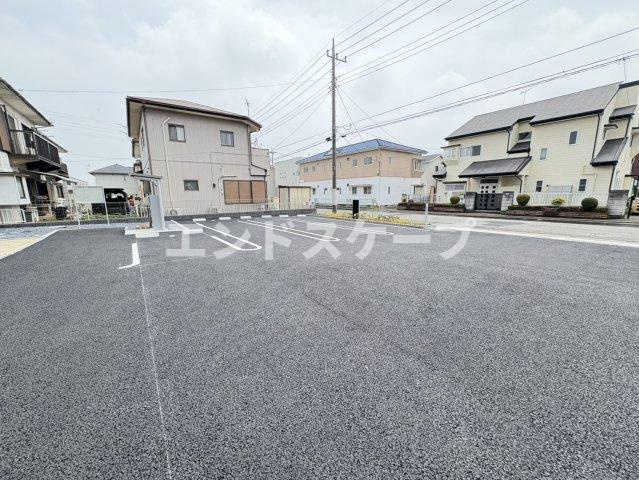 クレストコートの駐車場|高崎、前橋のお部屋探しはエンドスケープまで！お客様の理想お聞かせ下さい♪