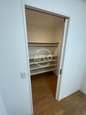 アーデンタワー北堀江の収納|アーデンタワー北堀江　ウォークインクローゼット