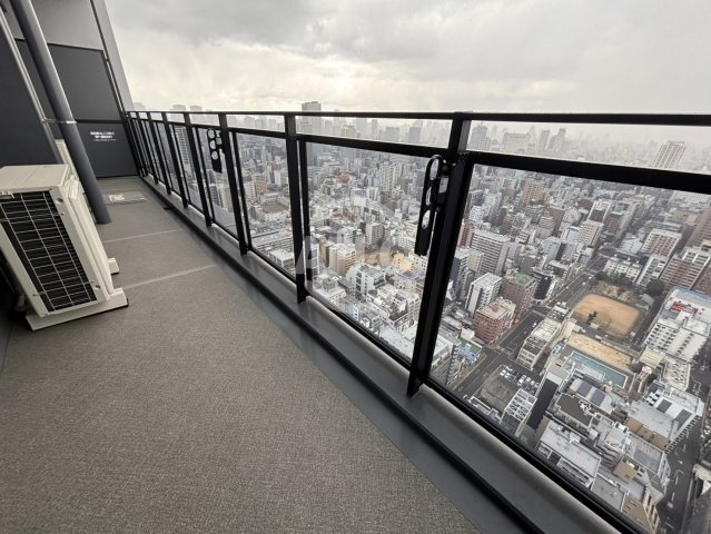 シエリアタワー大阪堀江　日吉小学校のバルコニー|シエリアタワー大阪堀江　バルコニー