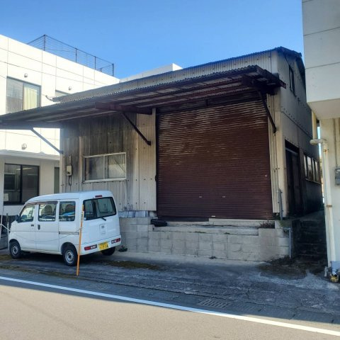 川内　売倉庫の外観