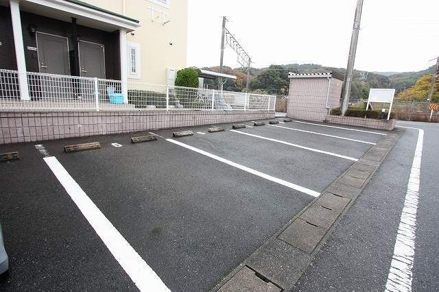 グランドゥールこだまＶの駐車場