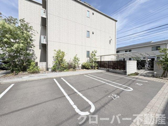 シャーメゾン宮下町の駐車場