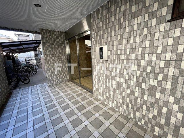 ベラルーサ１１番館のエントランス