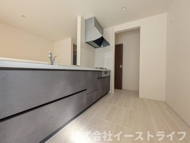 【新築戸建】　いわき市常磐上湯長谷町第4　長期優良住宅のキッチン|同社施工写真　使い勝手の良いシステムキッチンで、対面式なのでご家族との団欒にもぴったりですね(^^)/また、収納力もあるのでスッキリが実現します◎