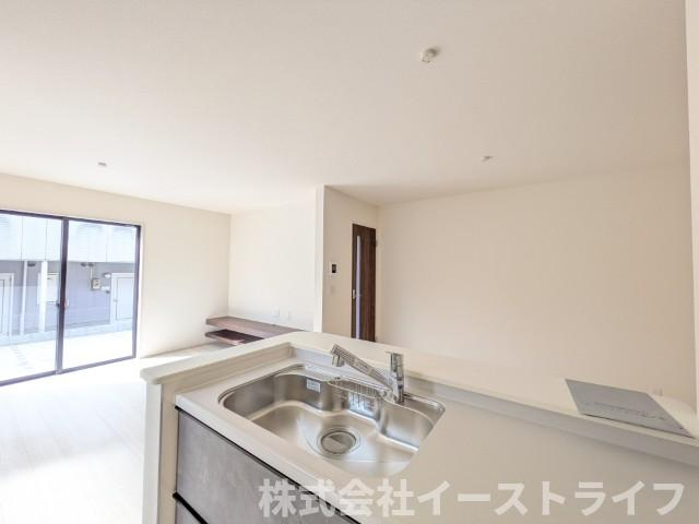 【新築戸建】　いわき市常磐上湯長谷町第4　長期優良住宅のキッチン|同社施工写真　対面キッチンを選ぶ方の多くが、家族とのコミュニケーションを重視して選ばれます。特に小さなお子さんを持つご家庭では、調理中もお子さんの様子をみられるということは大きな安心に繋がります！