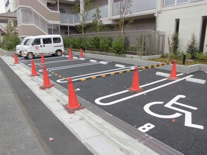 PLUM　VILLAGEの駐車場