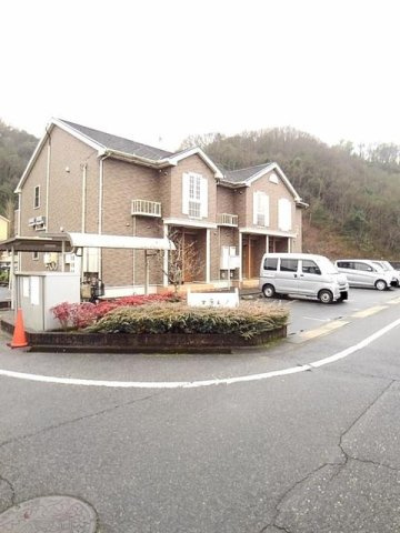エテルノの駐車場
