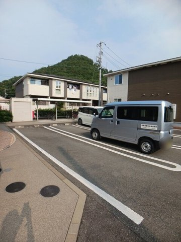 ジェルメＣの駐車場