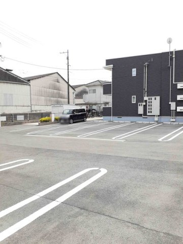 ナチュラルプラスの駐車場
