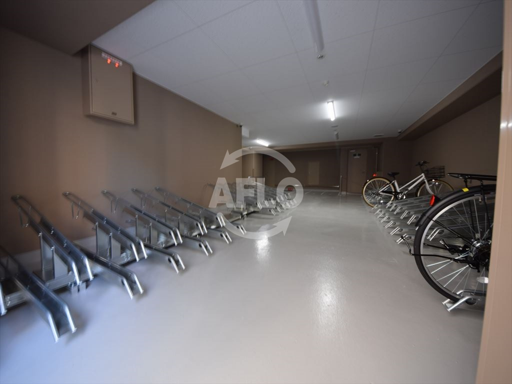リーガル南堀江　堀江小学校区の駐車場|リーガル南堀江　駐輪場