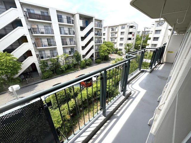住道駅前住宅21号棟のバルコニー|■物件内覧・資金計画相談・住宅ローン相談、リフォーム相談、お問合せ受付中■
※当日・翌日のご内覧、ご相談はお電話でのお問合せがスムーズです！