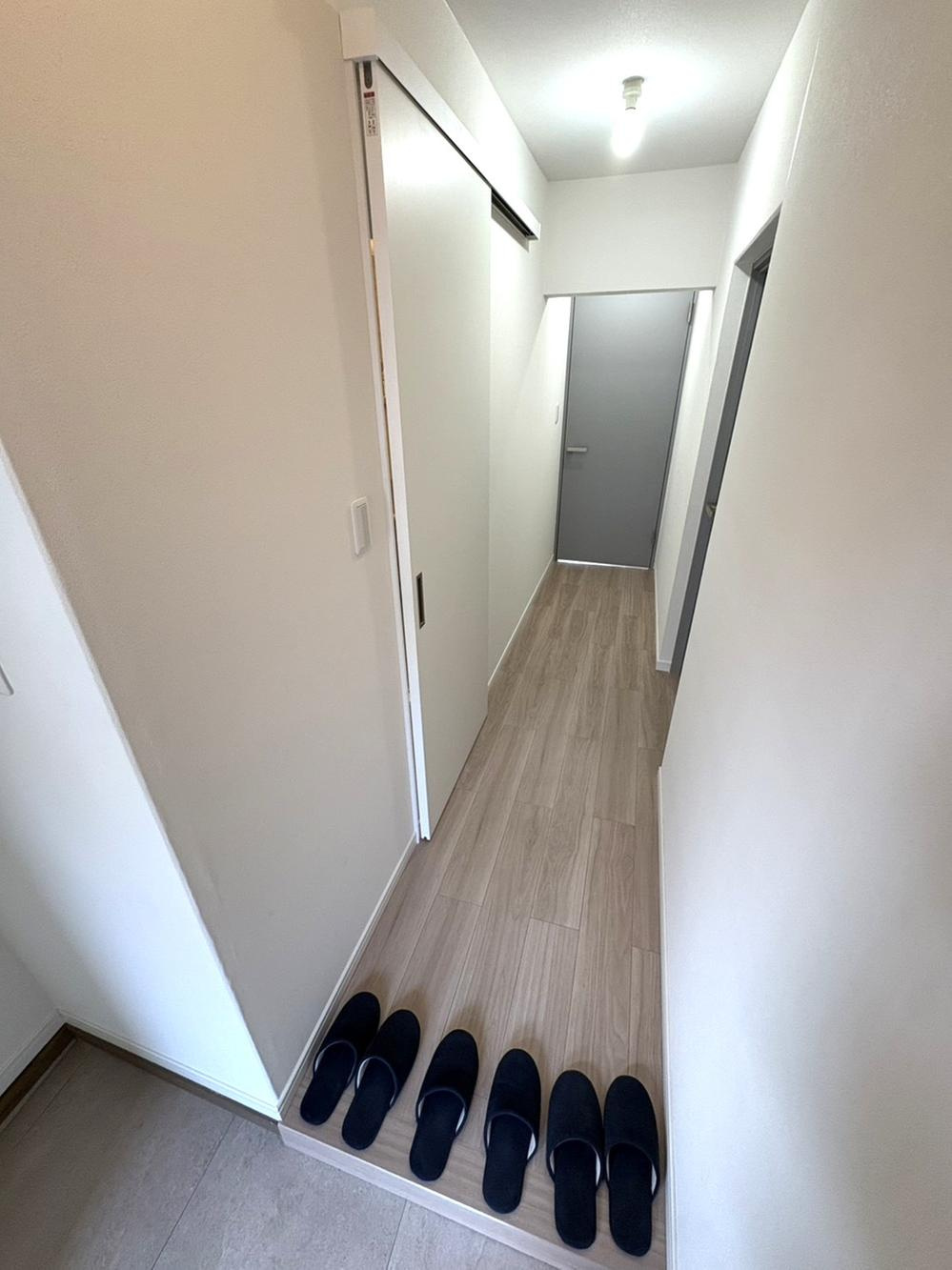 住道駅前住宅21号棟の内装|玄関ホール
■物件内覧・資金計画相談・住宅ローン相談、リフォーム相談、お問合せ受付中■
※当日・翌日のご内覧、ご相談はお電話でのお問合せがスムーズです！