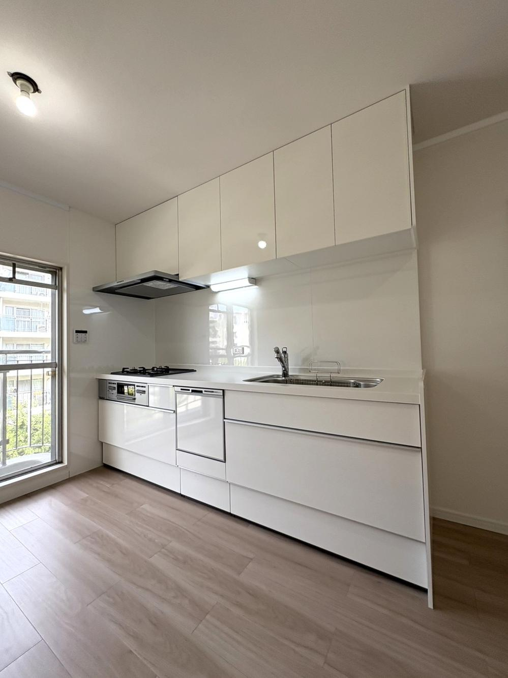 住道駅前住宅21号棟のキッチン|システムキッチン
■物件内覧・資金計画相談・住宅ローン相談、リフォーム相談、お問合せ受付中■
※当日・翌日のご内覧、ご相談はお電話でのお問合せがスムーズです！