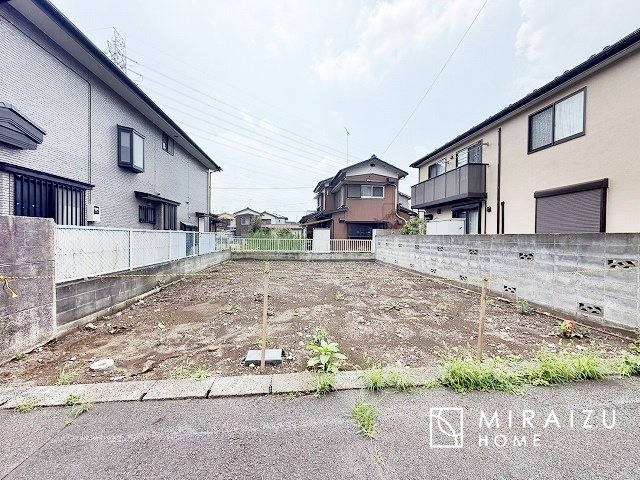 【外観】 | 運転が不安な方も安心な前面道路、きちんと幅員のある道路は女性にも安心です。整備されている道路は気持ちも良いですね♪
