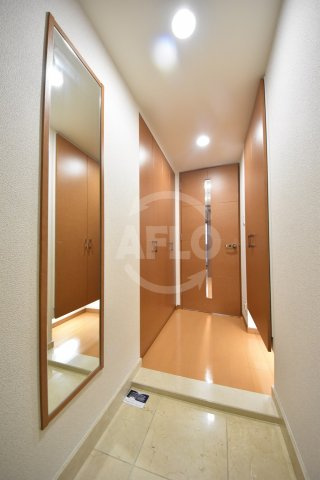 リーガルあみだ池新町　堀江小学校区の玄関|リーガルあみだ池新町　玄関