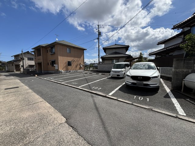 グランディスの駐車場