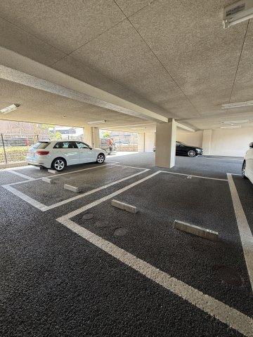 パレスト藤崎南の駐車場