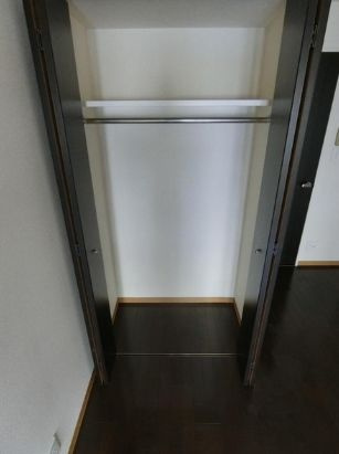 ジュネーゼ本町西の収納|ジュネーゼ本町西　クローゼット