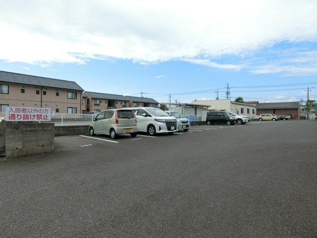 グランディールⅡG棟の駐車場
