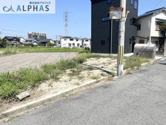 【前面道路含む現地写真】 | 明石市松江　新築戸建 | ■南西向きの為、陽当たり・通風良好♪
■山陽電鉄『林崎松江海岸』駅　徒歩9分♪
■令和9年1月完成予定新築戸建♪