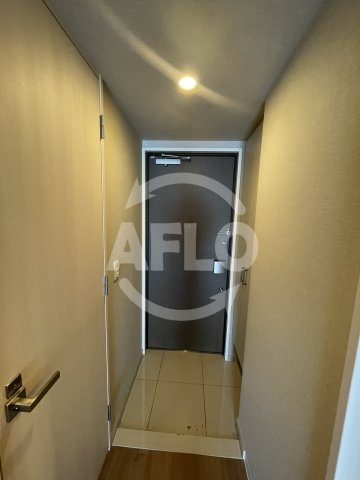 ハビテ靱センターコートの玄関
