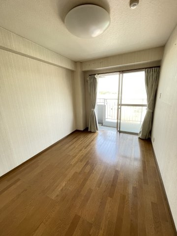 インペリアル高松の洋室