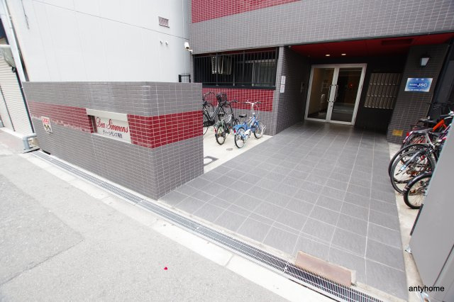 ディーシモンズ梅田　仲介手数料無料のエントランス