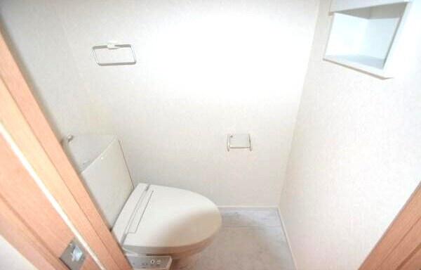 城屋敷戸建賃貸Ａ棟のトイレ