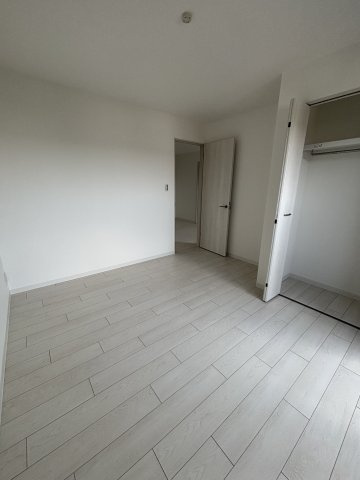 ラモーナ雁屋西町の洋室