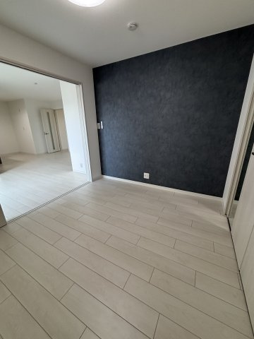 ラモーナ雁屋西町の洋室