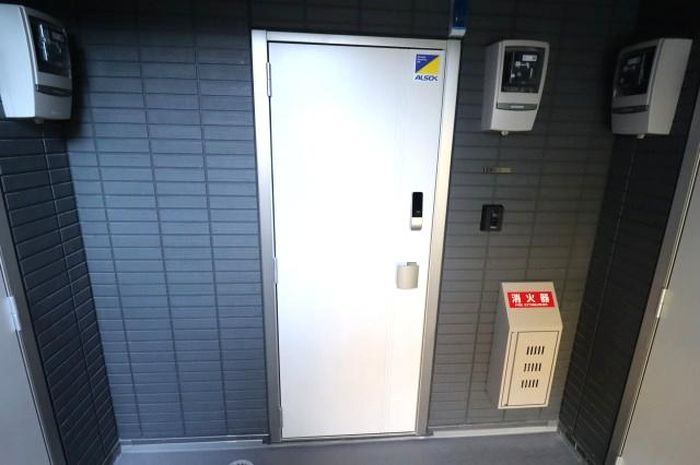 SAMPOの玄関