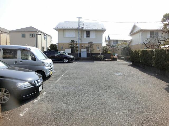 ドルフ水元の駐車場