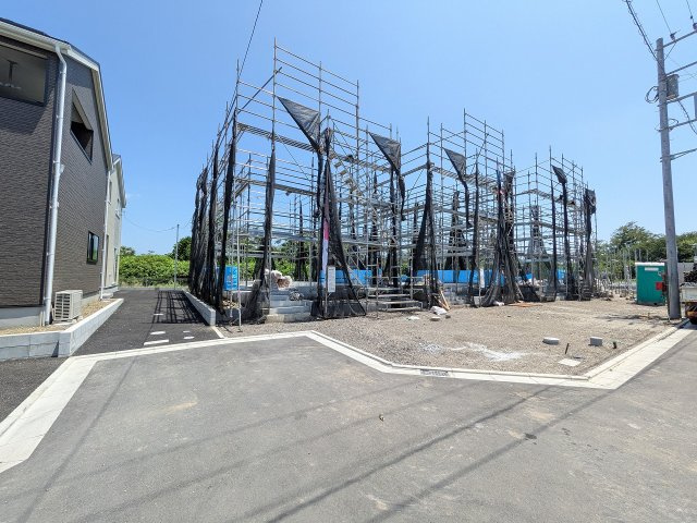 八王子市　泉町　新築一戸建て　２６期の前面道路含む現地写真|～南西側5ｍ道路に面しています～