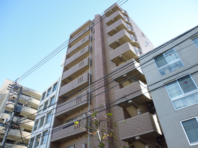 プリオール・オオフチの外観|9階建てのマンションです！