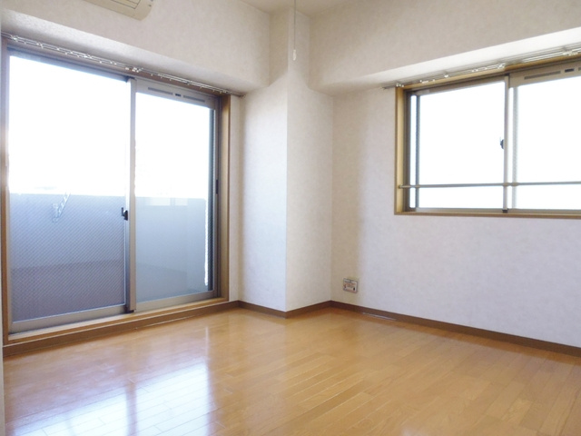 プリオール・オオフチの居間・リビング|7帖の広さがある1ＤＫのお部屋です☆