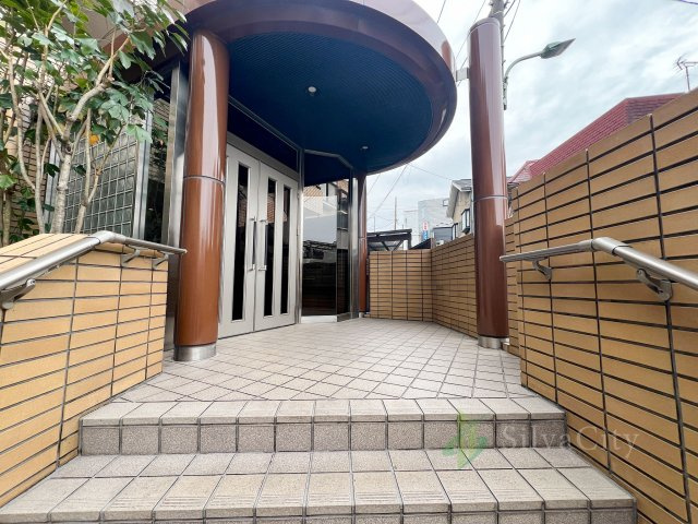 グリーンキャピタル上池台のエントランス