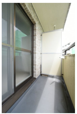 日神パレス永福町のバルコニー|暖かな日差しのふりそそぐバルコニー