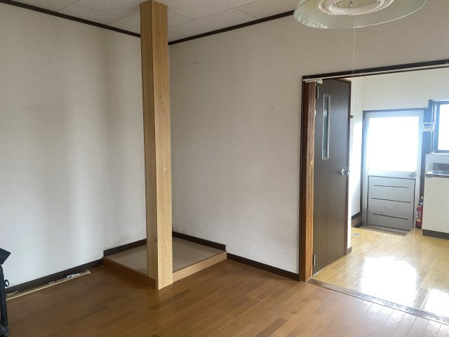 遠野市松崎町白岩８地割の中古一戸建の居間・リビング