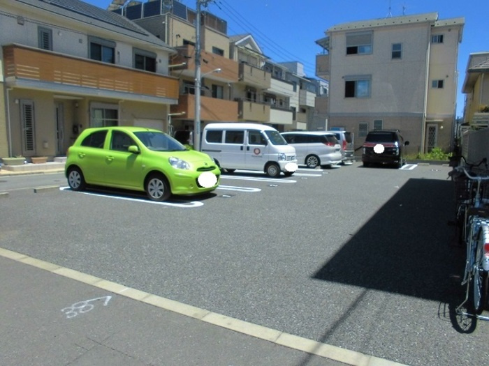 アブリーゴ10の駐車場